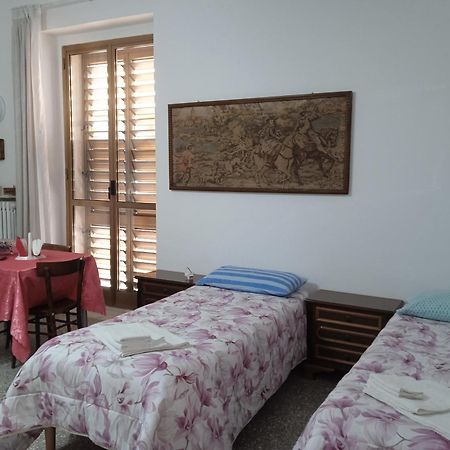 B&B La Casa Dell'Ospite グラヴィーナ・イン・プーリア エクステリア 写真